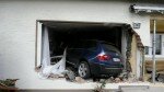 Geländewagen rast in Wohnhaus. © spothits/dpa/snacktv