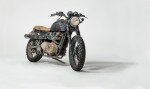 David Beckham jagt mit Triumph Bonneville durch Regenwald am Amazonas. © spothits/Triumph