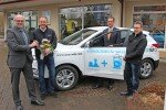 Hyundai ix35 Duel Cell für sera Unternehmensgruppe: Ralph Held, sera Unternehmensgruppe; Torpen Bibbig, Autohaus Bibbig, Knut Rieger, Hyundai Motor Deutschland; Marek Moldenhauer, Autohaus Bibbig (v.l.n.r.). © spothits/Hyundai