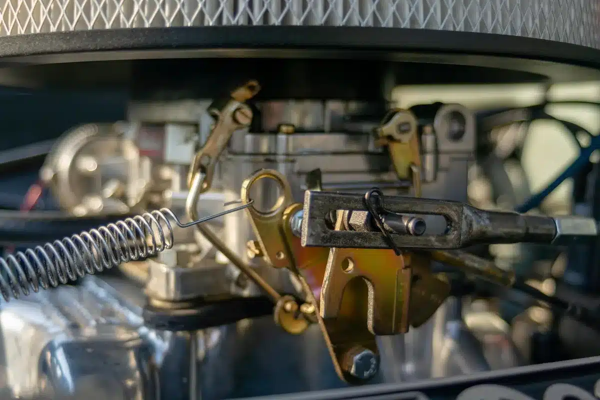 Überholter S62 V8-Motor auf Werkbank vor Einbau